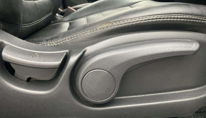 2017 Hyundai Elite i20 ASTA 1.2, Petrol, Manual, 36,236 km, Driver Side Adjustment Panel