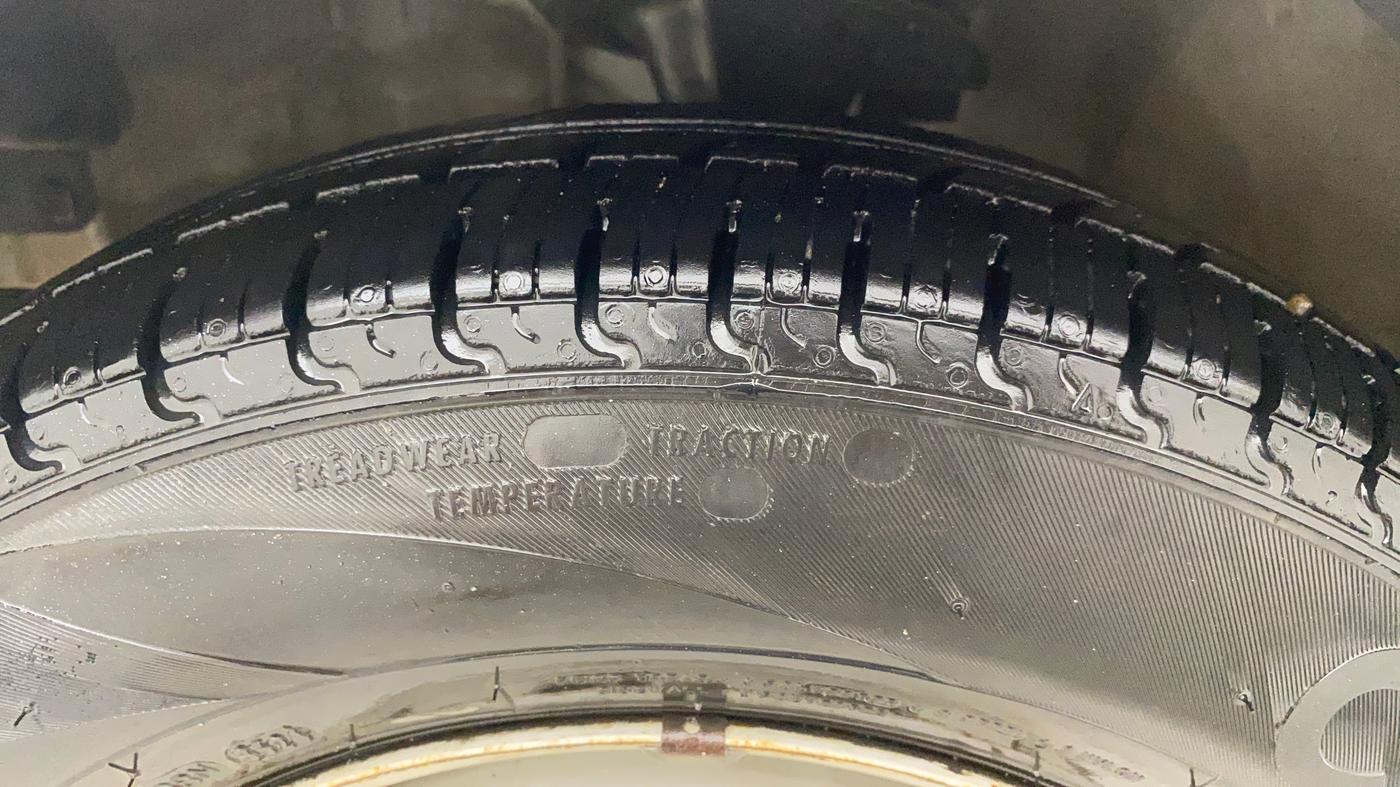 2016 Hyundai i10 MAGNA 1.1, Petrol, Manual, 49,083 km, Left Front Tyre Tread