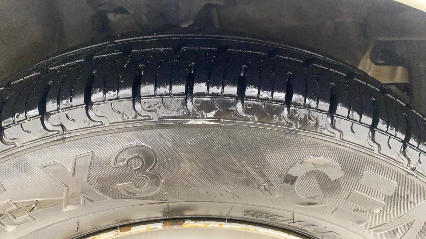2016 Hyundai i10 MAGNA 1.1, Petrol, Manual, 49,083 km, Right Front Tyre Tread