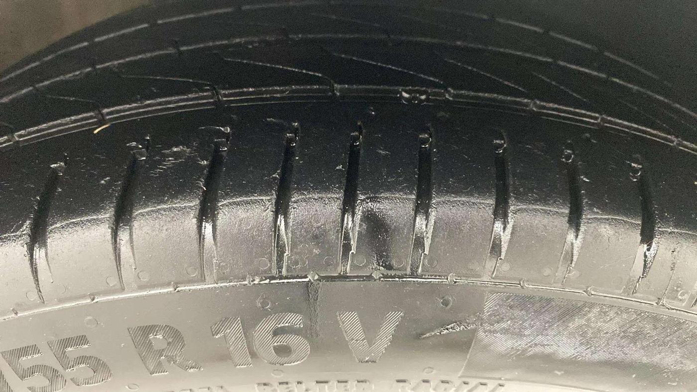 2018 Skoda Rapid STYLE 1.6 MPI, Petrol, Manual, 78,365 km, Right Front Tyre Tread