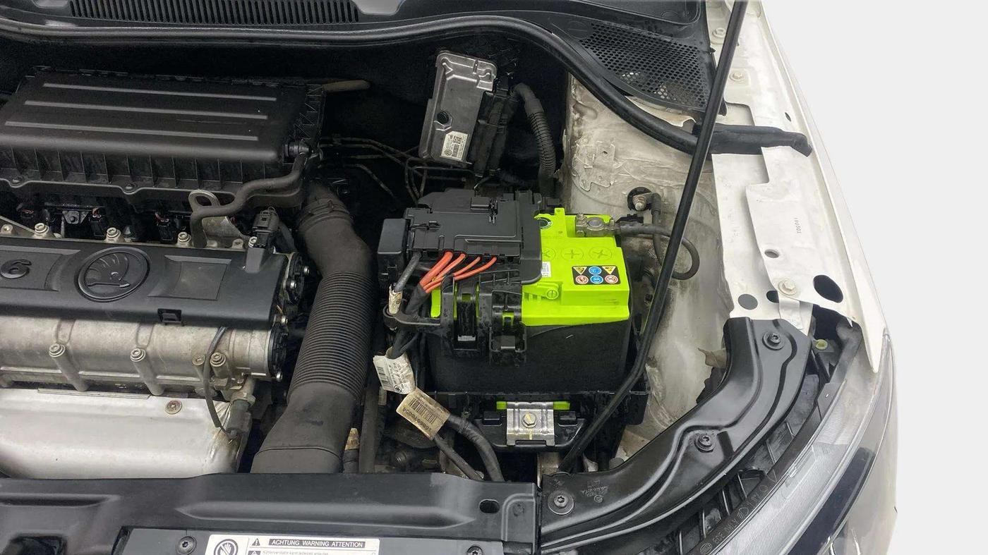 2018 Skoda Rapid STYLE 1.6 MPI, Petrol, Manual, 78,365 km, Engine View - Left