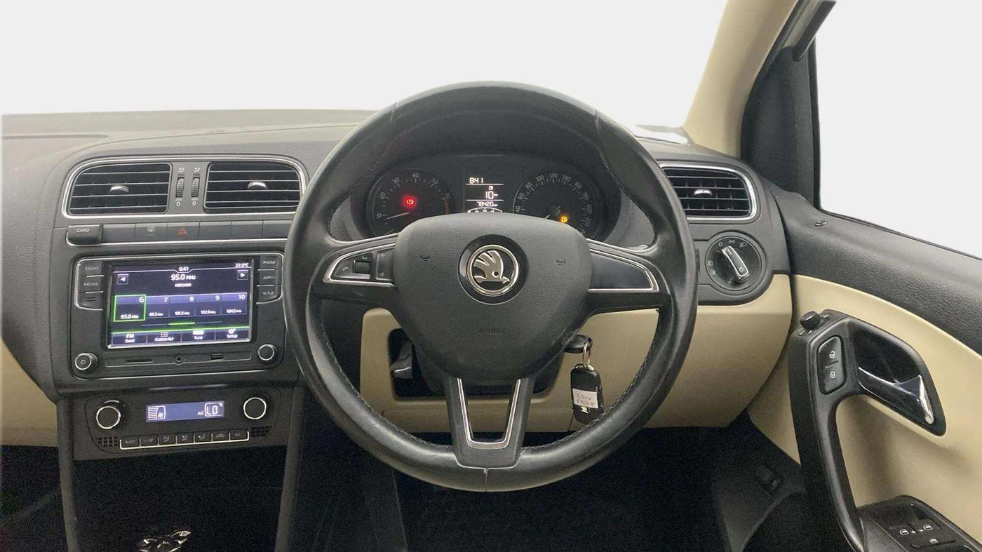2018 Skoda Rapid STYLE 1.6 MPI, Petrol, Manual, 78,365 km, Steering Wheel Close Up