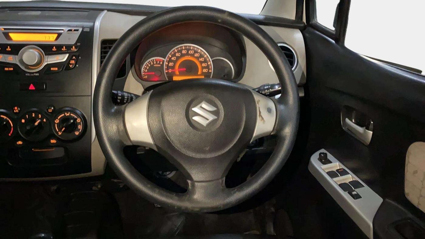 2015 Maruti Wagon R 1.0 VXI, Petrol, Manual, 39,534 km, Steering Wheel Close Up