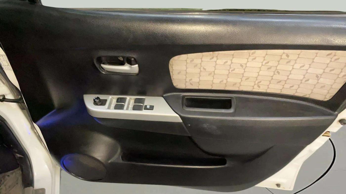 2015 Maruti Wagon R 1.0 VXI, Petrol, Manual, 39,534 km, Driver Side Door Panels Control