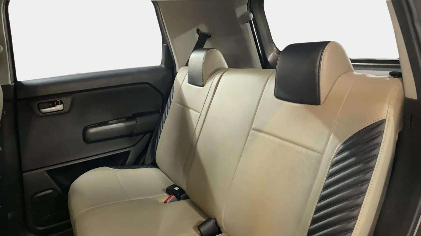 2023 Maruti New Wagon-R ZXI 1.2, Petrol, Manual, 15,428 km, Right Side Rear Door Cabin