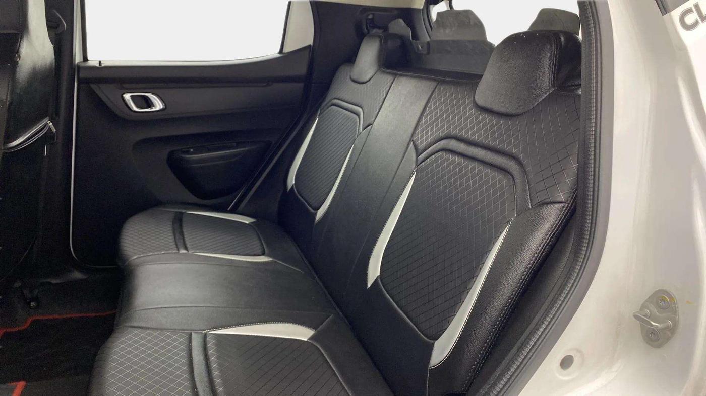 2022 Renault Kwid CLIMBER 1.0 AMT (O) DUAL TONE, Petrol, Automatic, 18,394 km, Right Side Rear Door Cabin