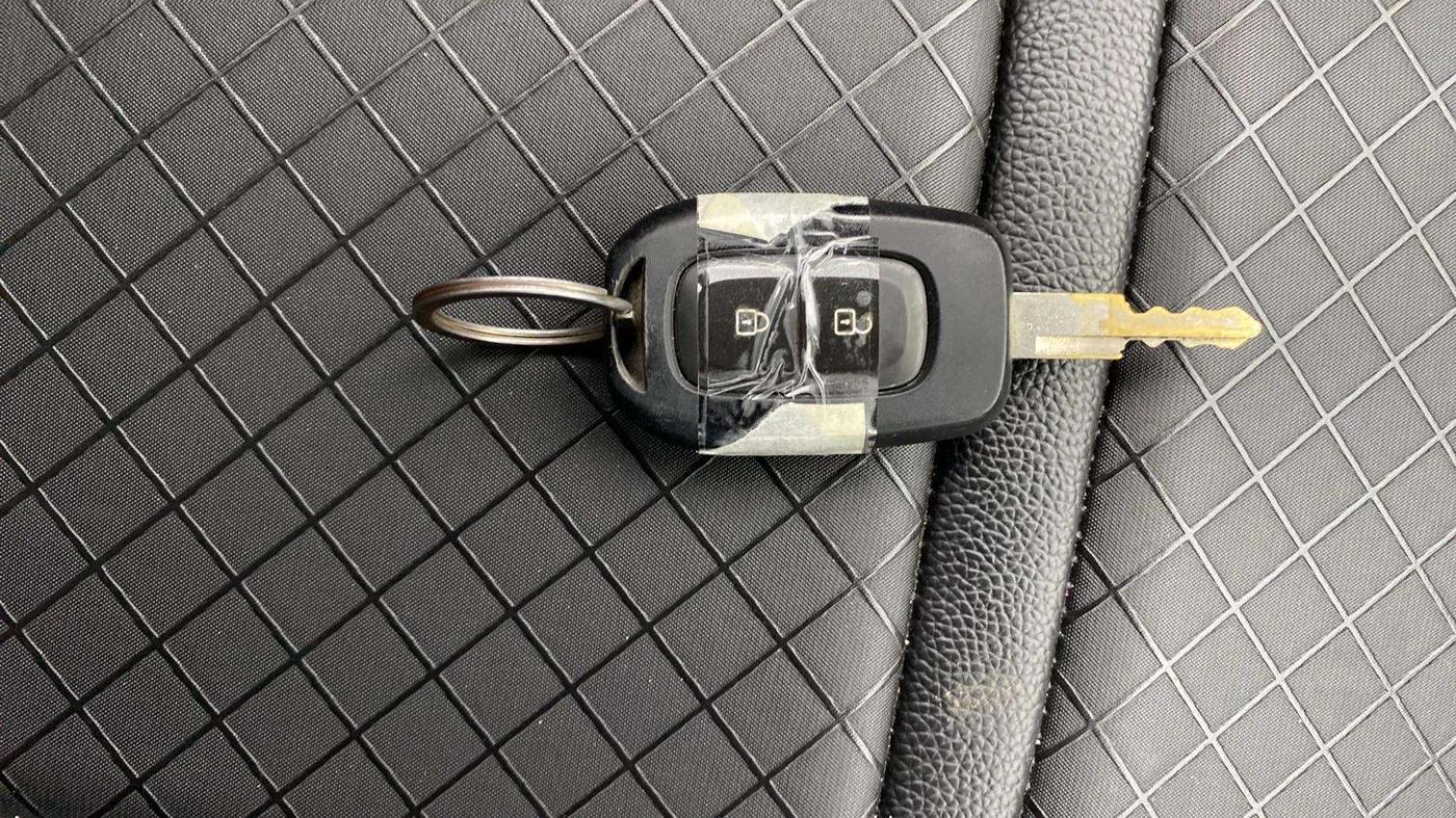 2022 Renault Kwid CLIMBER 1.0 AMT (O) DUAL TONE, Petrol, Automatic, 18,394 km, Key Close Up