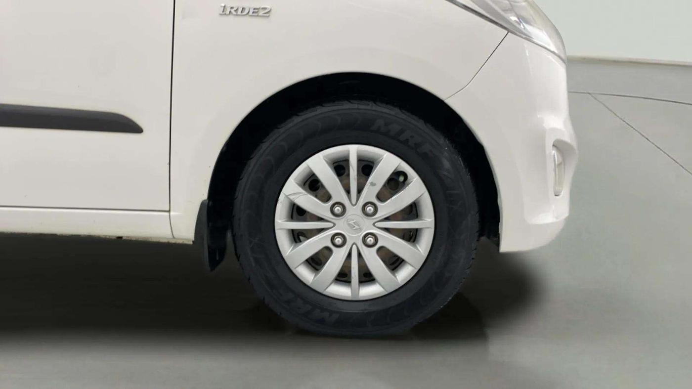 2015 Hyundai i10 SPORTZ 1.1, Petrol, Manual, 54,446 km, Right Front Wheel