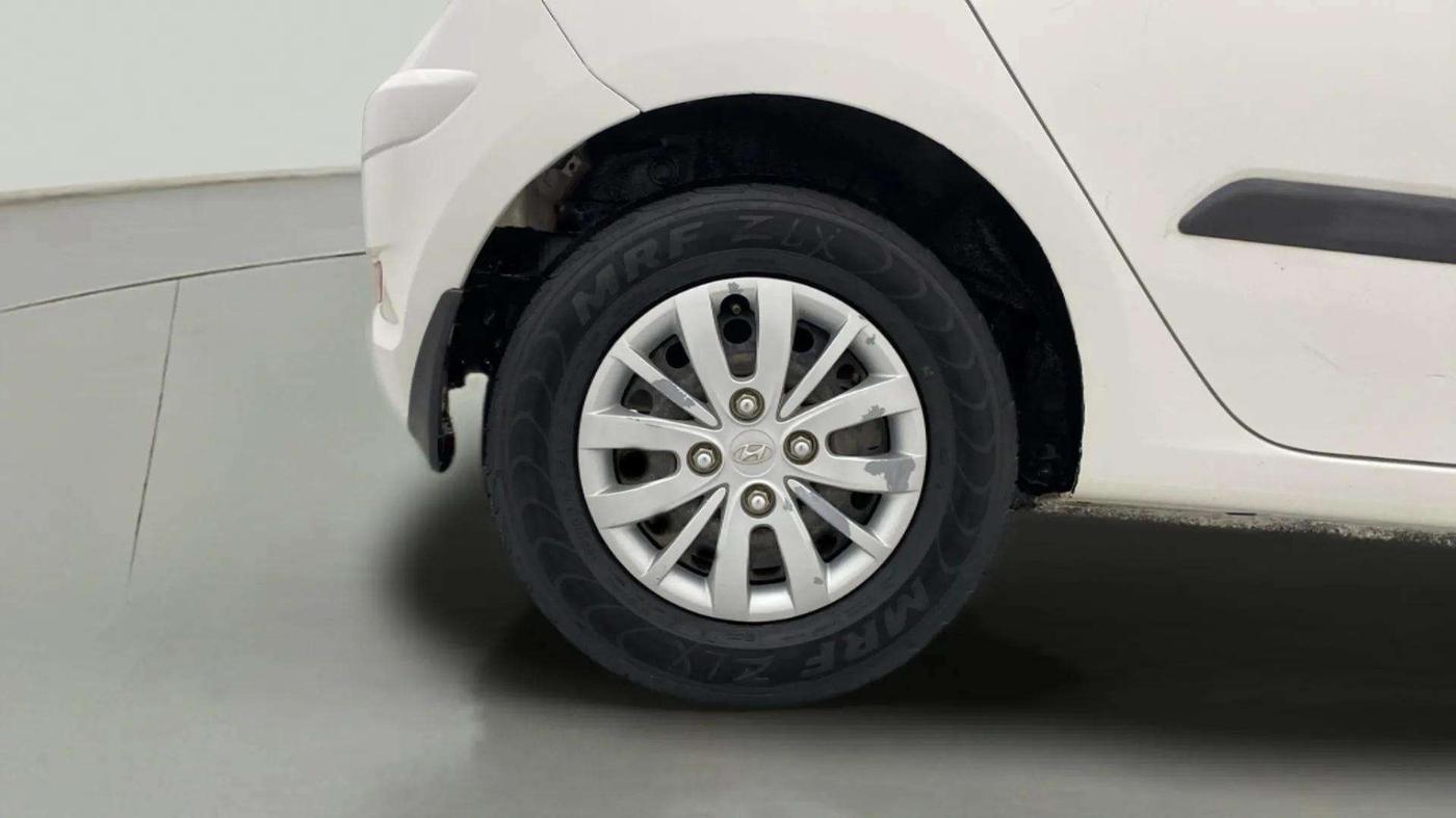 2015 Hyundai i10 SPORTZ 1.1, Petrol, Manual, 54,446 km, Right Rear Wheel