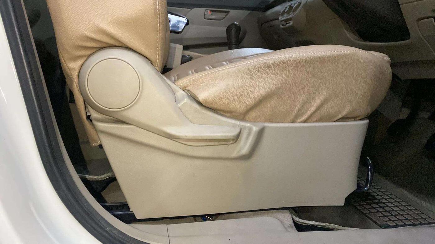 2021 Maruti Ertiga LXI SHVS, Petrol, Manual, 42,243 km, Driver Side Adjustment Panel