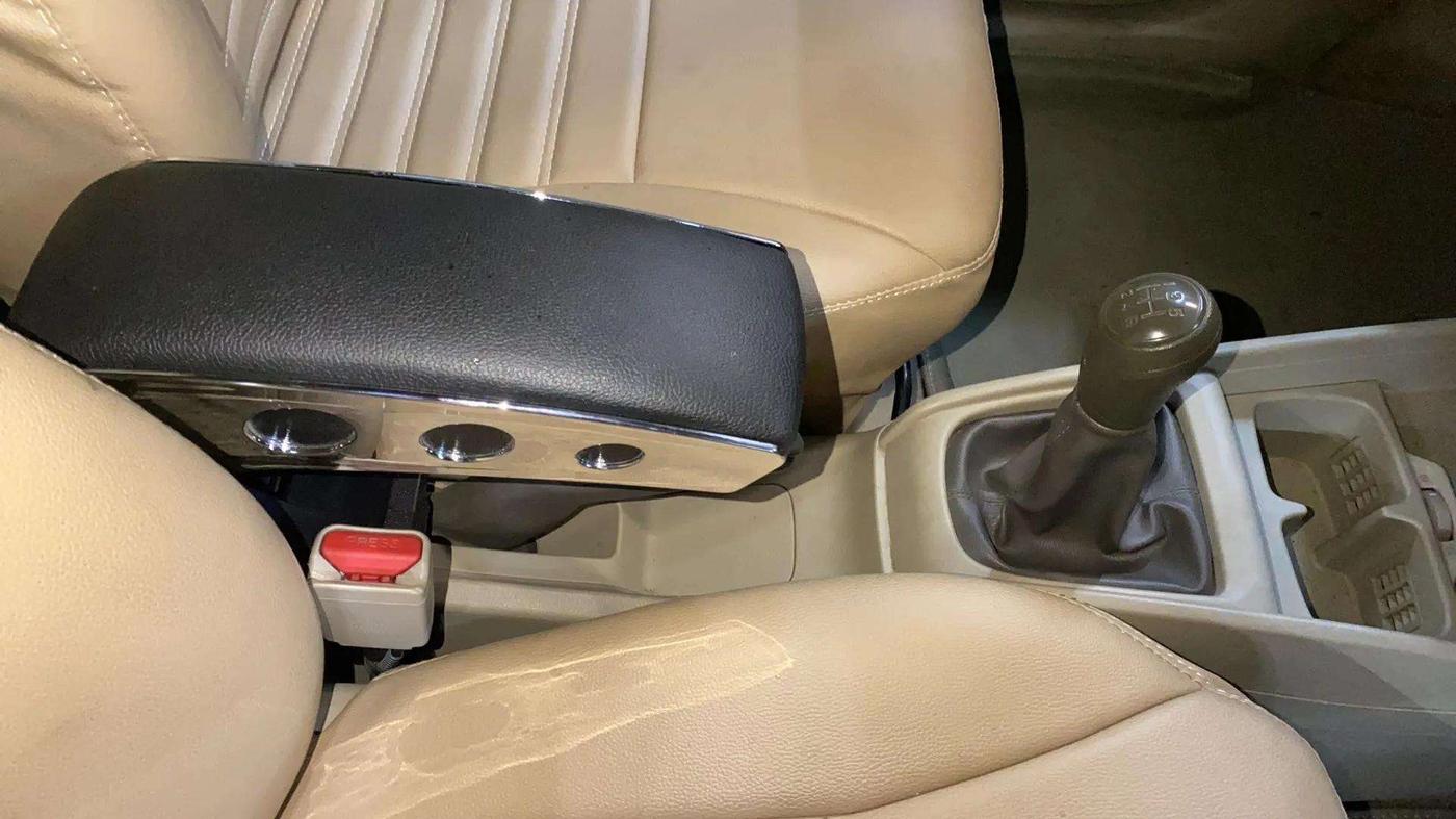 2021 Maruti Ertiga LXI SHVS, Petrol, Manual, 42,243 km, Gear Lever