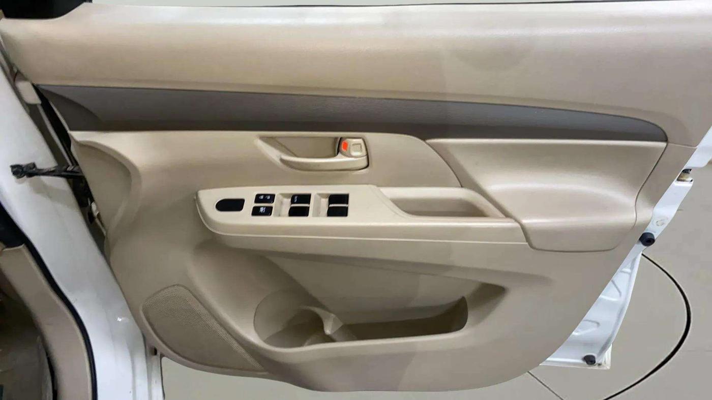 2021 Maruti Ertiga LXI SHVS, Petrol, Manual, 42,243 km, Driver Side Door Panels Control