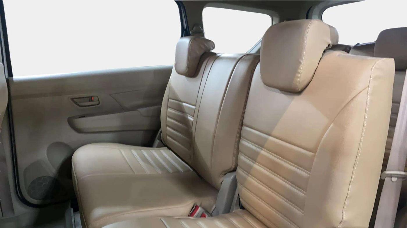 2021 Maruti Ertiga LXI SHVS, Petrol, Manual, 42,243 km, Right Side Rear Door Cabin