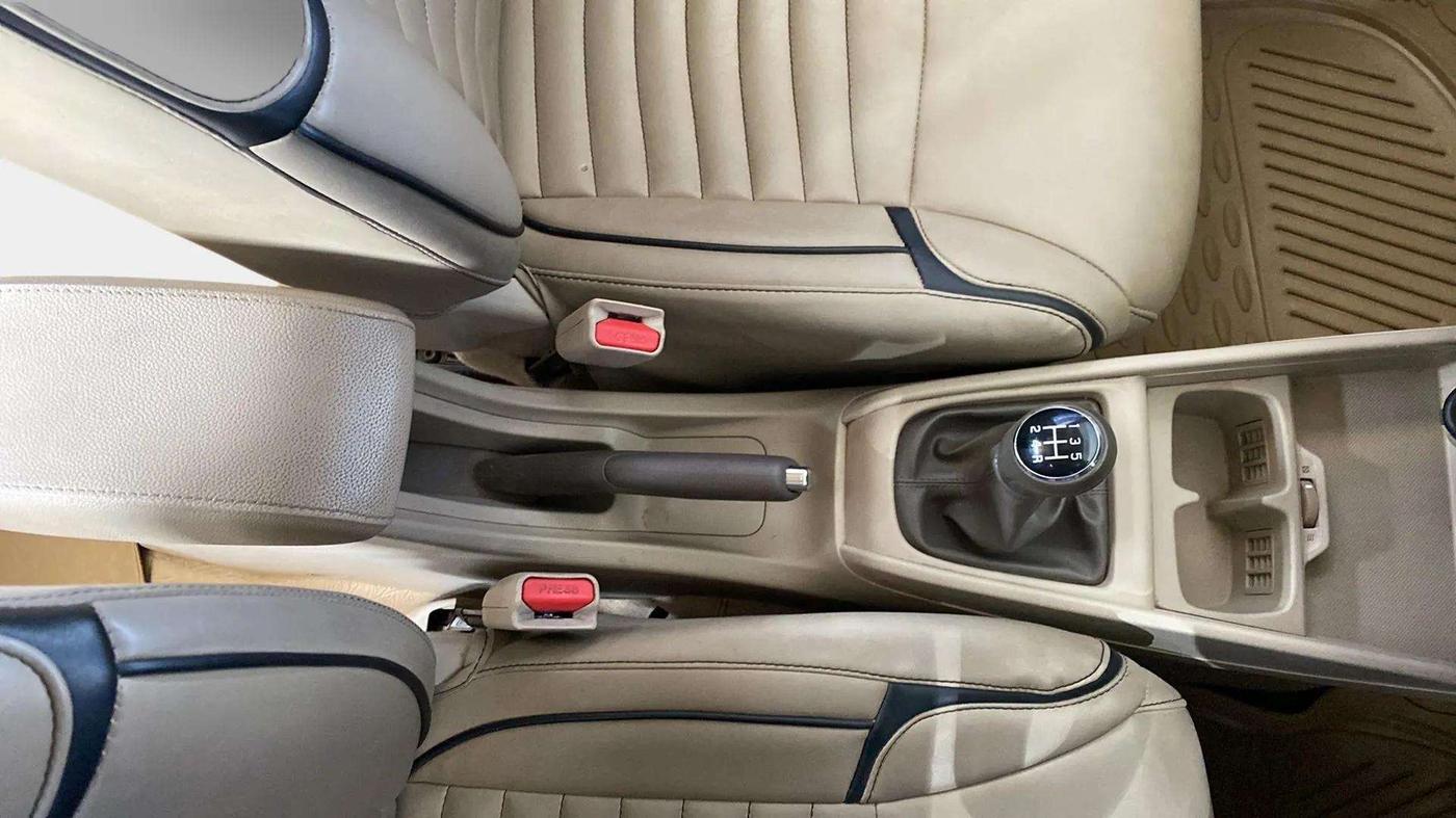 2019 Maruti Ertiga ZXI+ SHVS, Petrol, Manual, 51,391 km, Gear Lever
