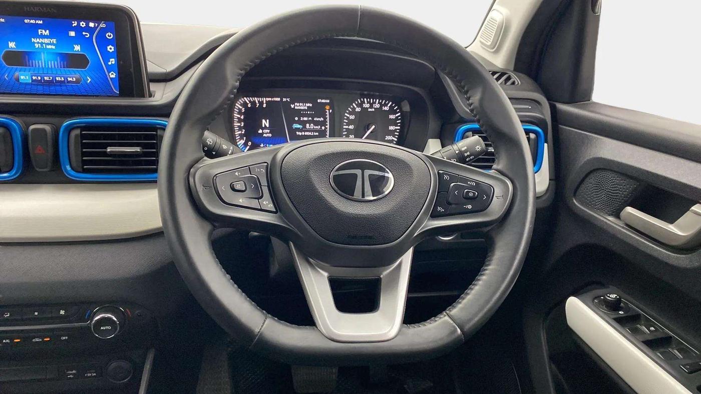 2024 Tata PUNCH Creative Dual Tone AMT Sunroof , Petrol, Automatic, 7,013 km, Steering Wheel Close Up