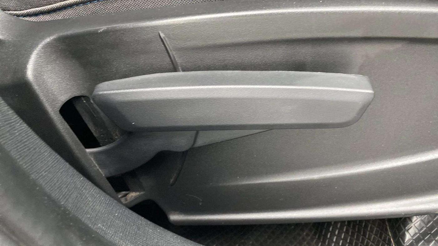 2024 Tata PUNCH Creative Dual Tone AMT Sunroof , Petrol, Automatic, 7,013 km, Driver Side Adjustment Panel