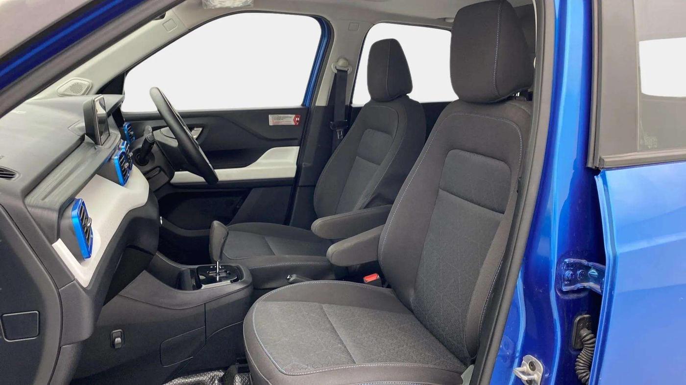 2024 Tata PUNCH Creative Dual Tone AMT Sunroof , Petrol, Automatic, 7,013 km, Right Side Front Door Cabin