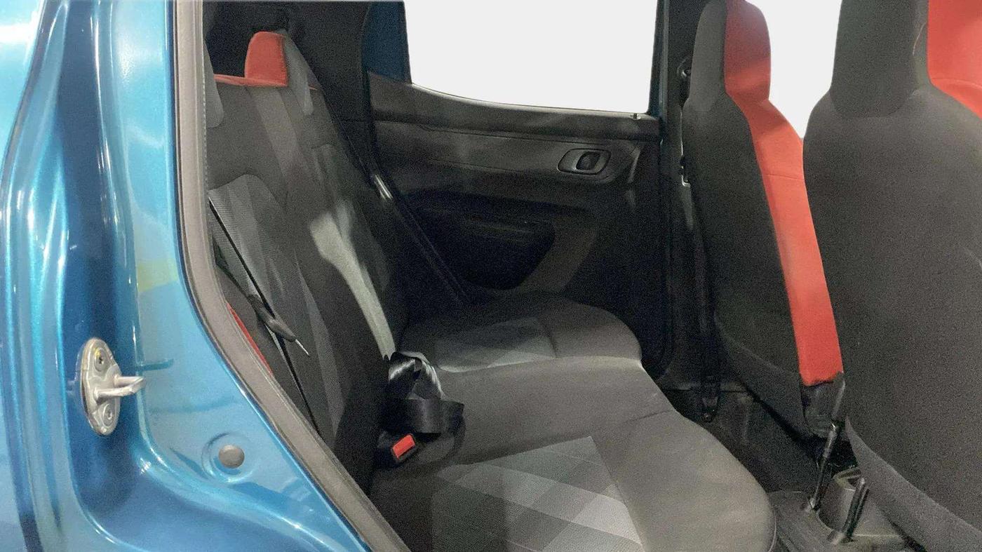 2021 Renault Kwid RXT 1.0 (O), Petrol, Manual, 22,374 km, Right Side Rear Door Cabin