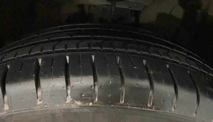 2016 Hyundai Elite i20 ASTA 1.2 (O), CNG, Manual, 47,472 km, Right Front Tyre Tread