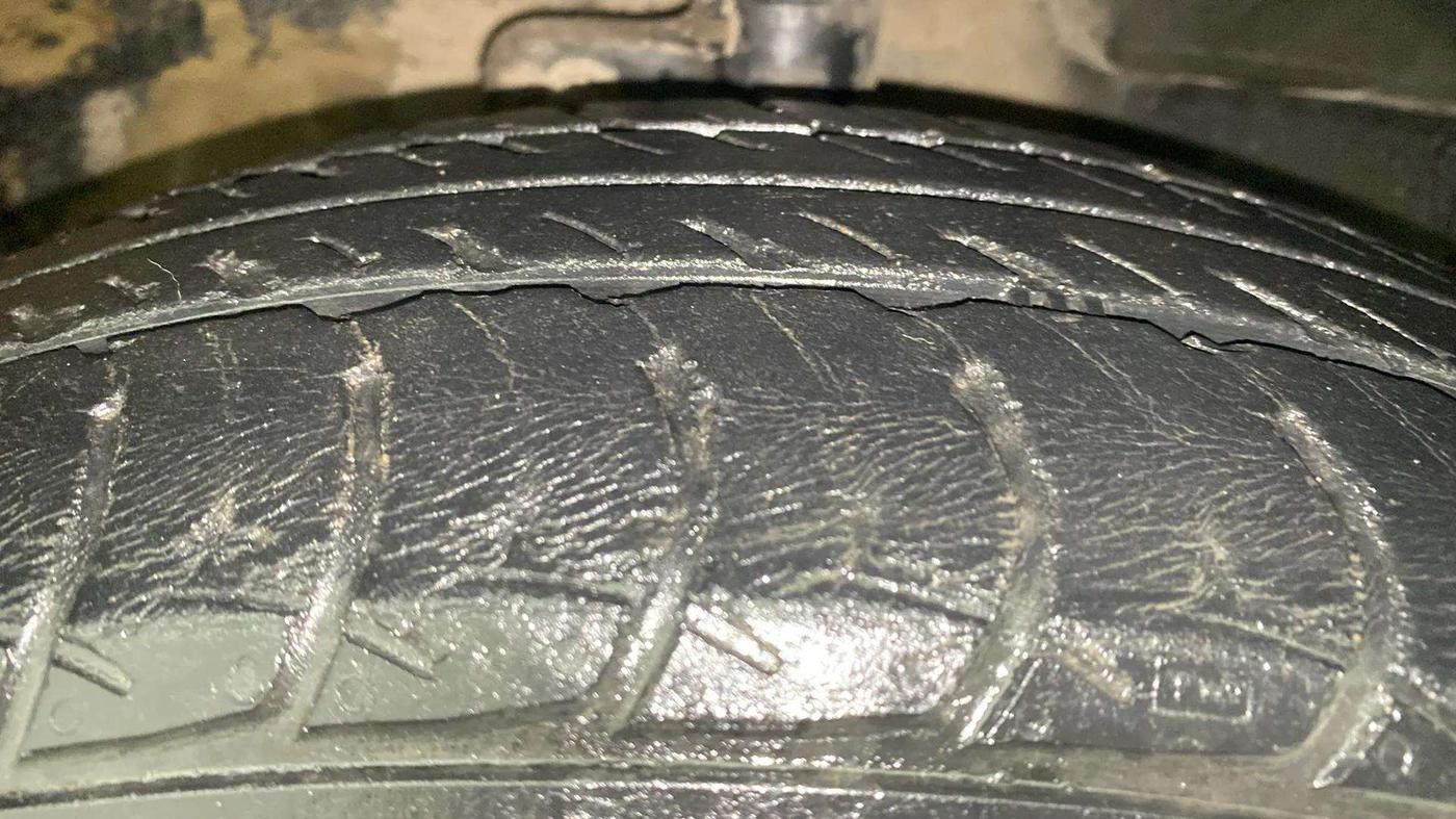 2015 Maruti Celerio ZXI, Petrol, Manual, 32,168 km, Right Front Tyre Tread