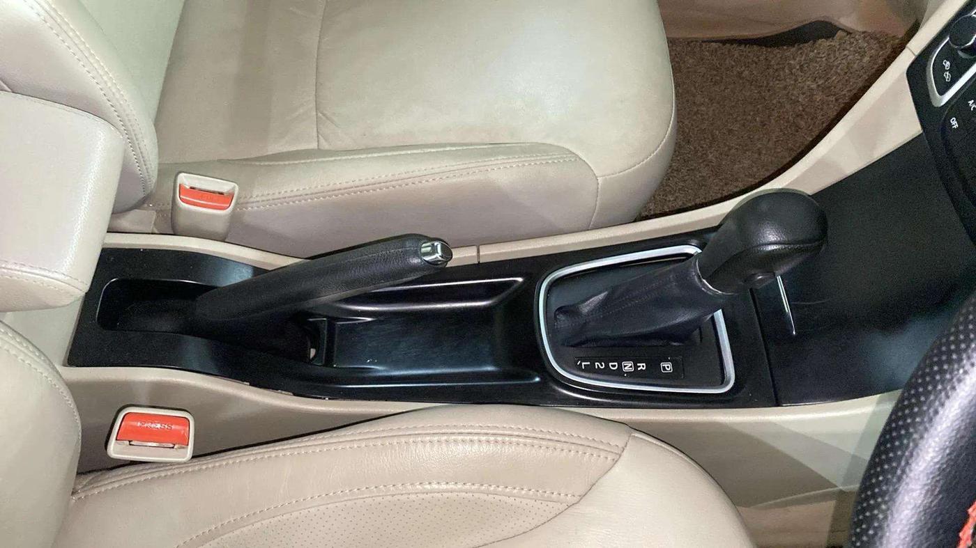 2021 Maruti Ciaz ALPHA  AT 1.5 SHVS PETROL, Petrol, Automatic, 53,972 km, Gear Lever