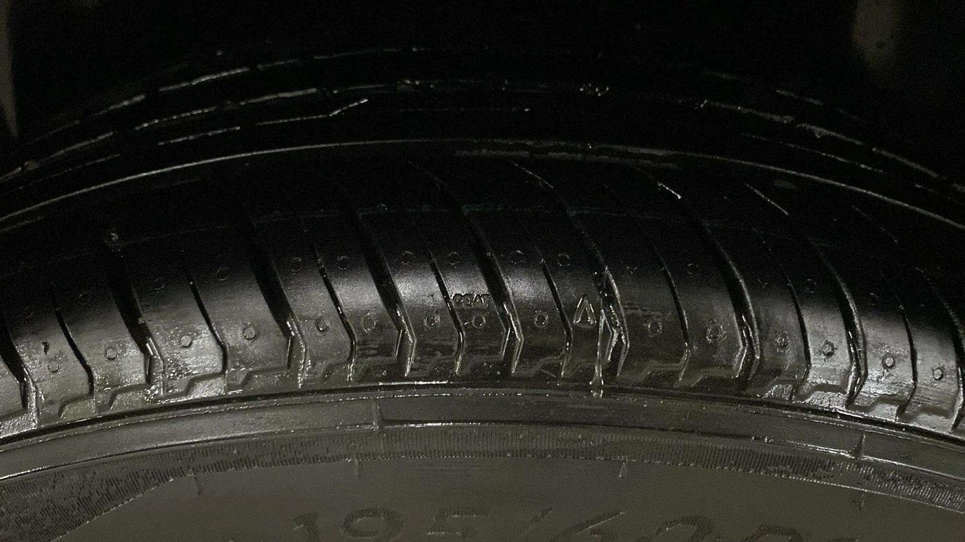 2021 Maruti Ciaz ALPHA  AT 1.5 SHVS PETROL, Petrol, Automatic, 53,972 km, Left Rear Tyre Tread