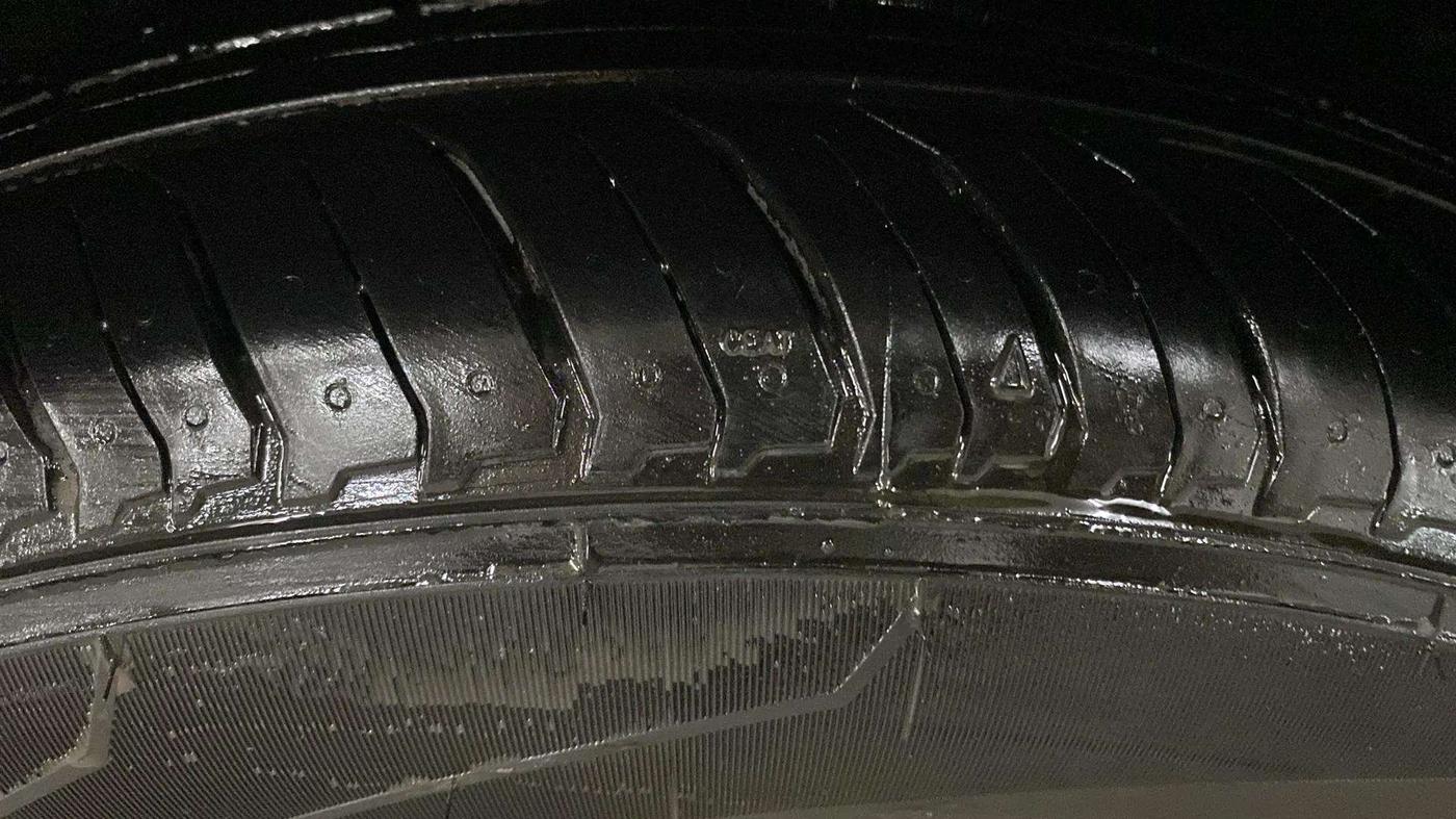 2021 Maruti Ciaz ALPHA  AT 1.5 SHVS PETROL, Petrol, Automatic, 53,972 km, Left Front Tyre Tread