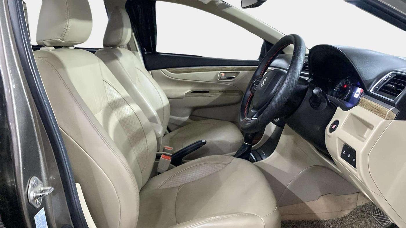 2021 Maruti Ciaz ALPHA  AT 1.5 SHVS PETROL, Petrol, Automatic, 53,972 km, Right Side Front Door Cabin