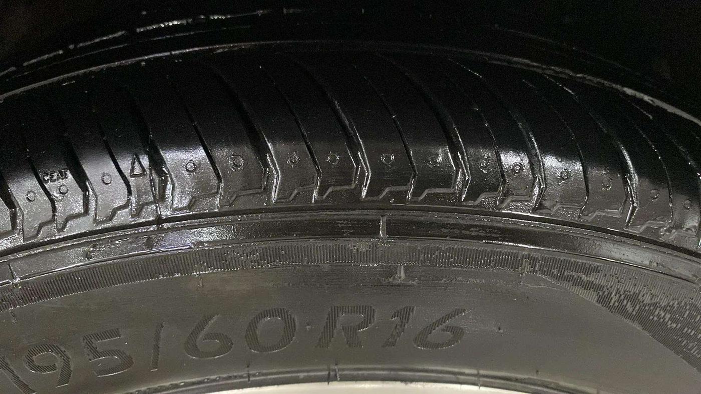 2021 Maruti Ciaz ALPHA  AT 1.5 SHVS PETROL, Petrol, Automatic, 53,972 km, Right Front Tyre Tread
