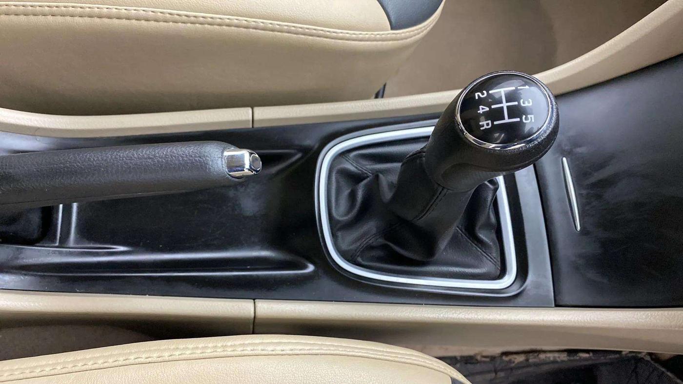 2020 Maruti Ciaz DELTA 1.5 SHVS MT PETROL, Petrol, Manual, 12,796 km, Gear Lever