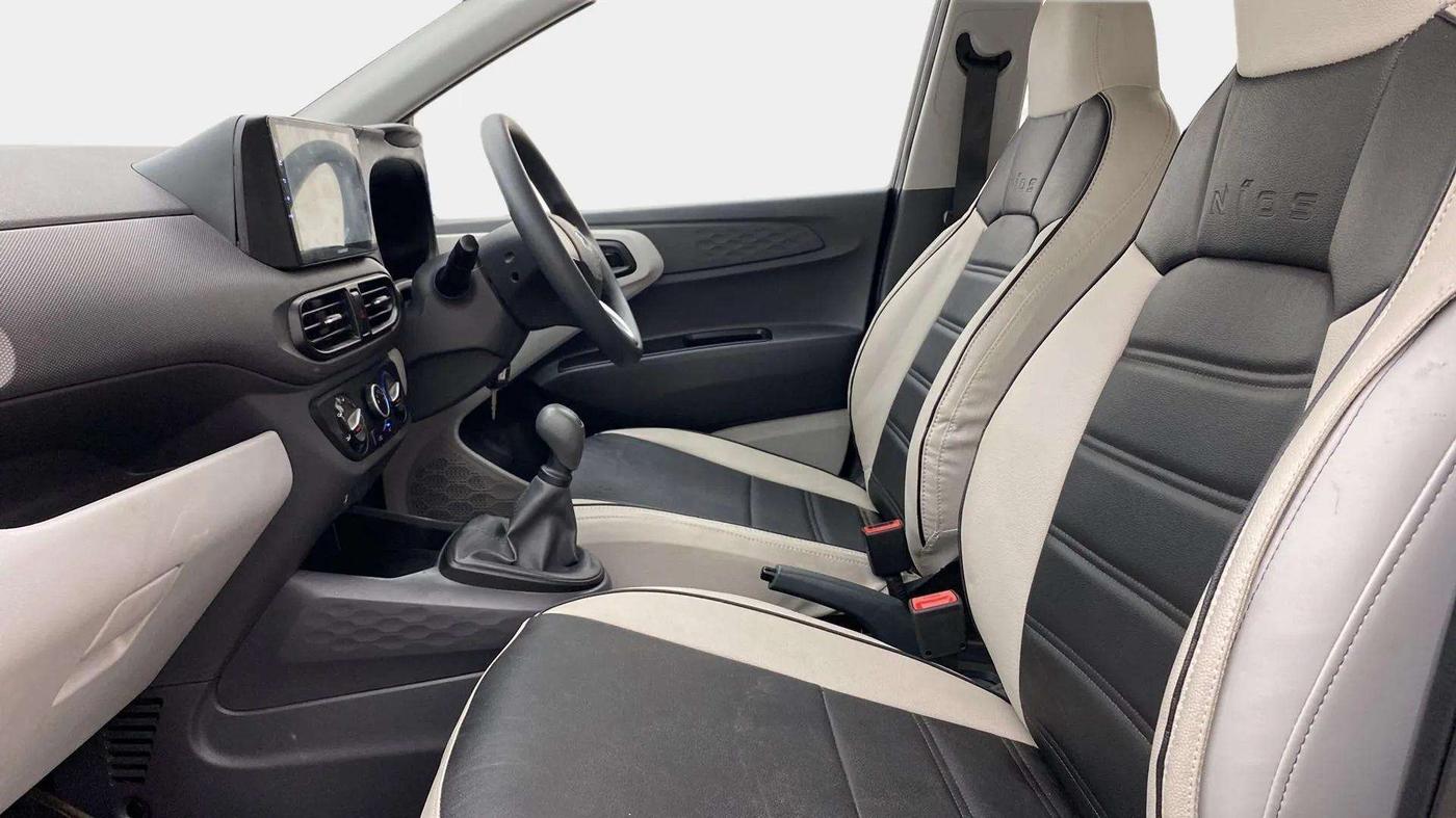 2024 Hyundai GRAND I10 NIOS ERA 1.2 KAPPA VTVT, Petrol, Manual, 10,768 km, Right Side Front Door Cabin