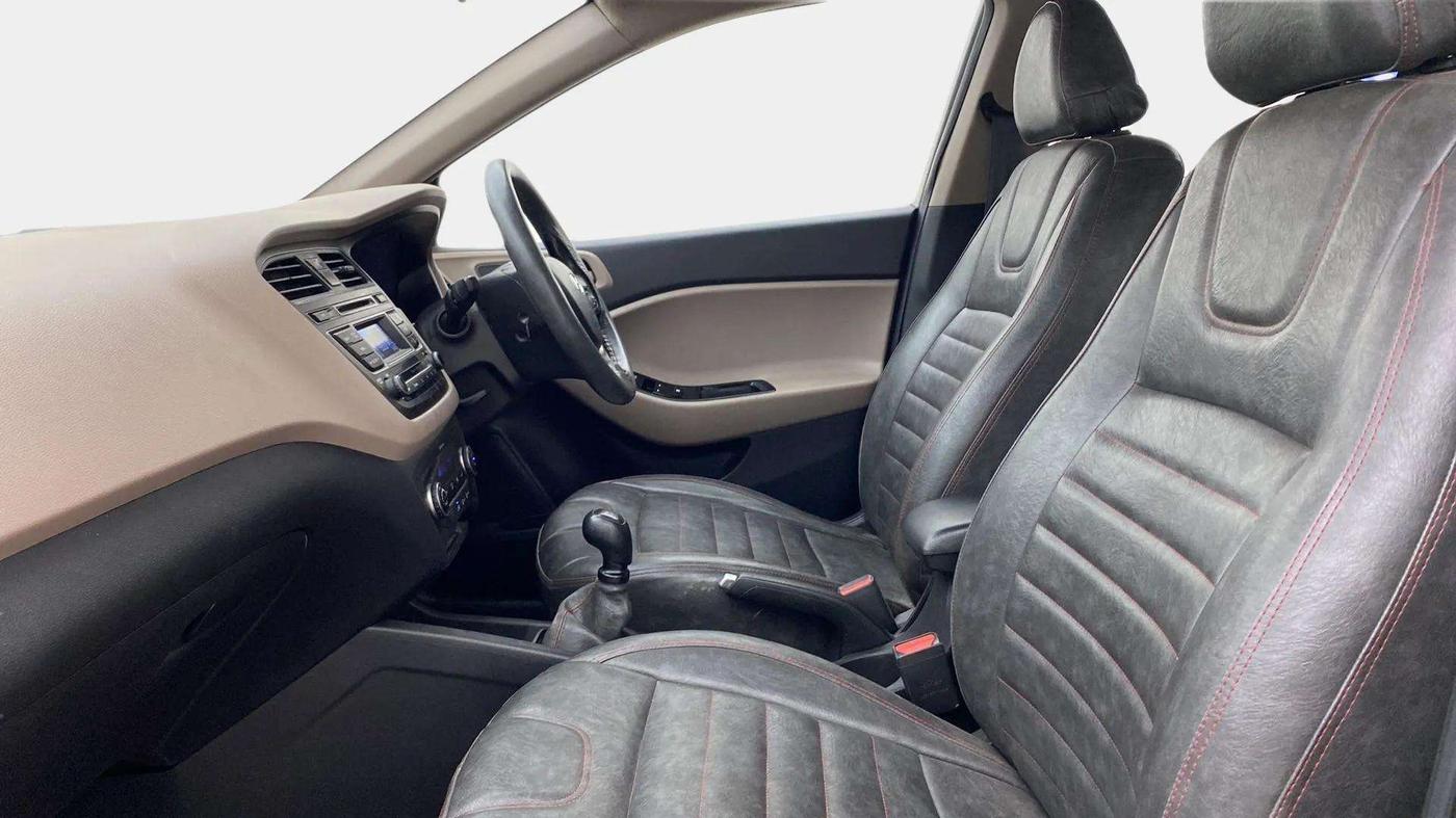 2015 Hyundai Elite i20 SPORTZ 1.2, Petrol, Manual, 77,234 km, Right Side Front Door Cabin