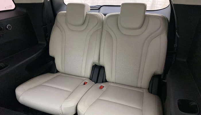 2022 Mahindra XUV700 AX 7 LUXURY D AT 7 STR, Diesel, Automatic, 56,278 km, Third Seat Row ( optional )