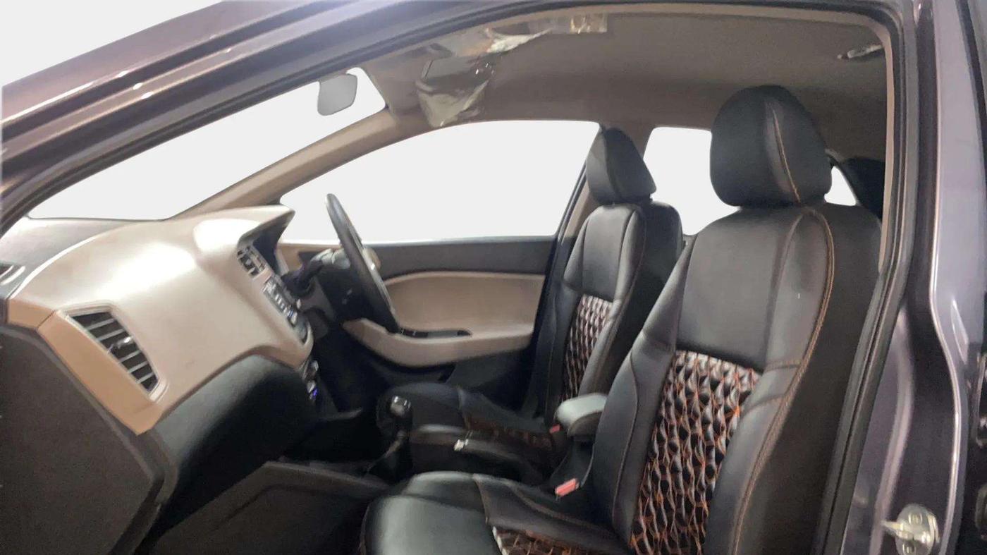 2020 Hyundai Elite i20 SPORTZ PLUS 1.2 DUAL TONE, Petrol, Manual, 71,359 km, Right Side Front Door Cabin