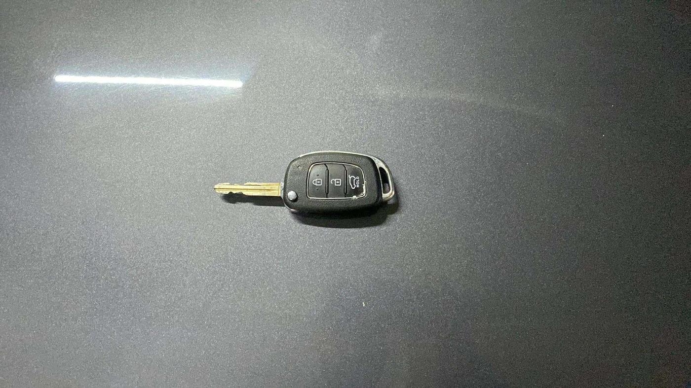 2020 Hyundai Elite i20 SPORTZ PLUS 1.2 DUAL TONE, Petrol, Manual, 71,359 km, Key Close Up