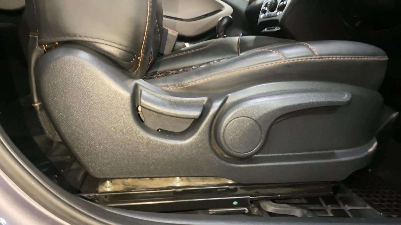 2020 Hyundai Elite i20 SPORTZ PLUS 1.2 DUAL TONE, Petrol, Manual, 71,359 km, Driver Side Adjustment Panel