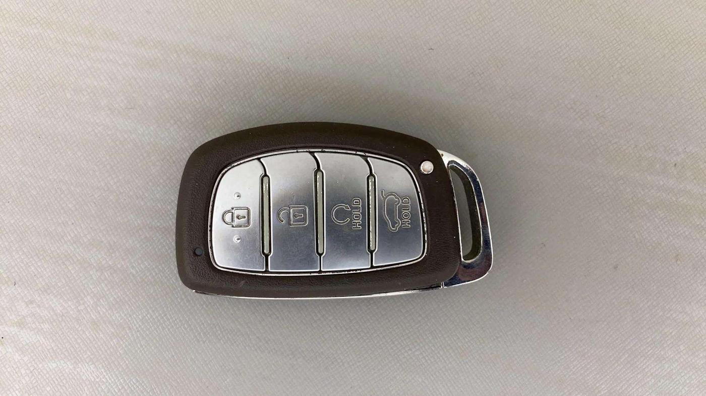 2022 Hyundai ALCAZAR 2.0 SIGNATURE MT 6STR, Petrol, Manual, 37,424 km, Key Close Up