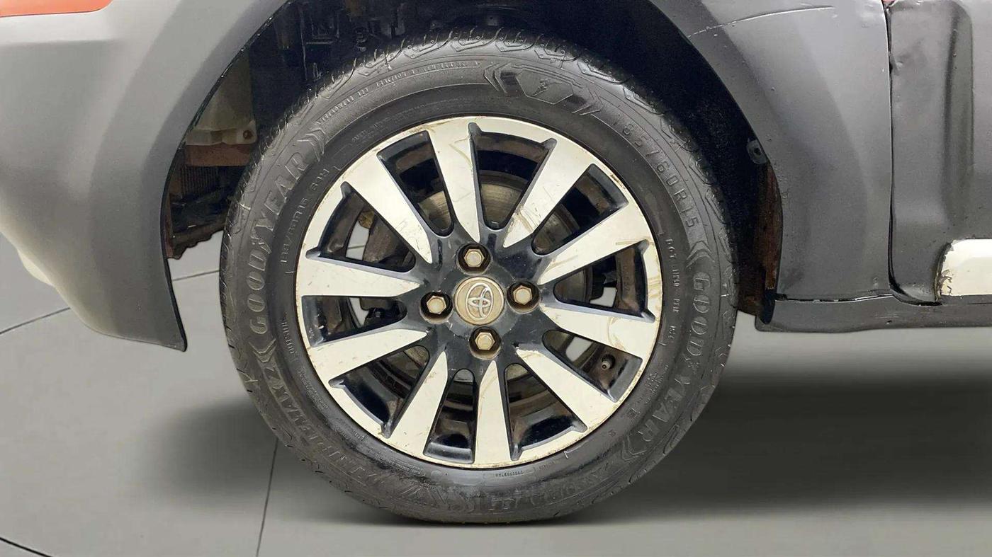 2014 Toyota Etios CROSS 1.4 GD, Diesel, Manual, 1,22,404 km, Left Front Wheel