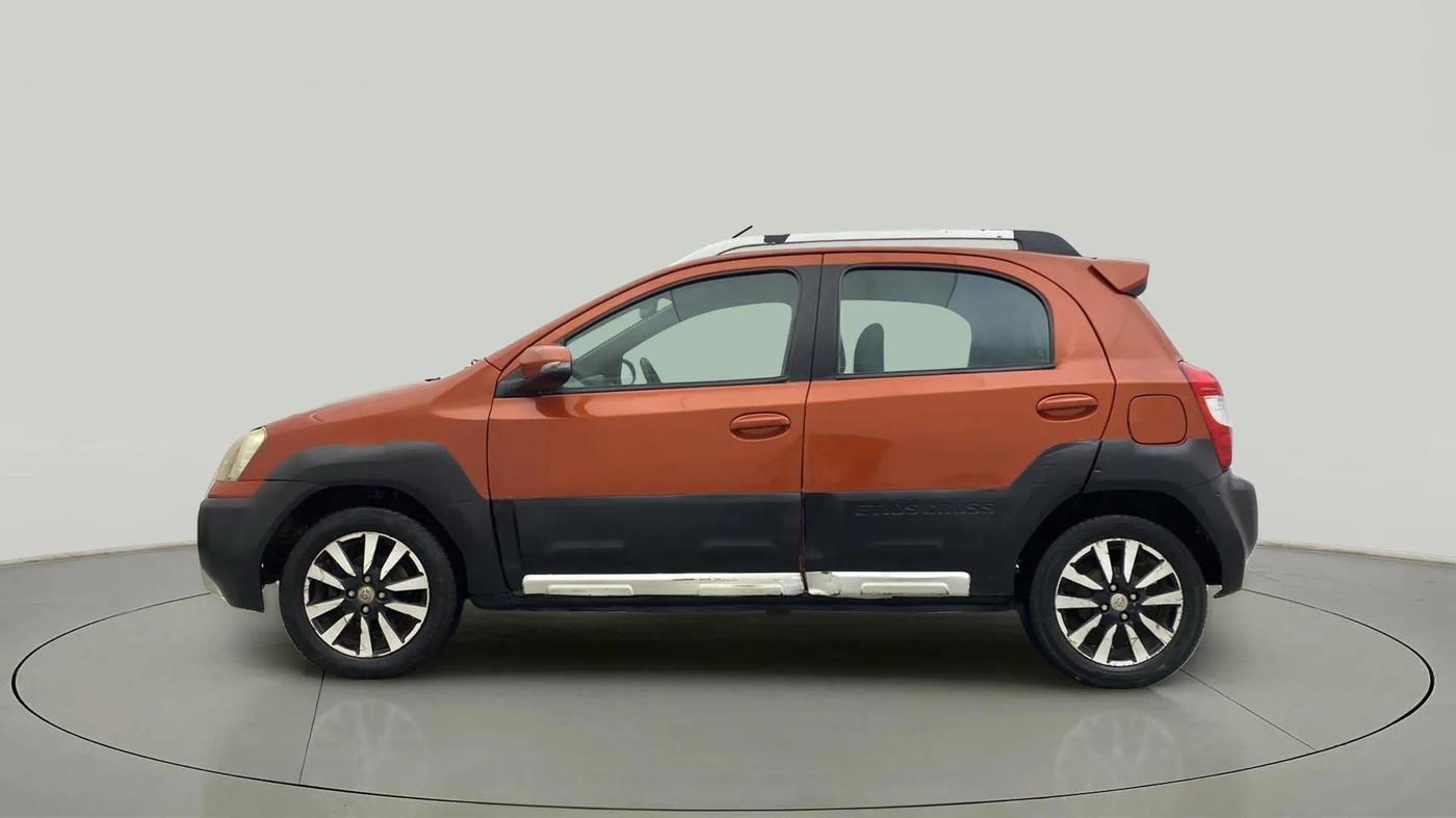 2014 Toyota Etios CROSS 1.4 GD, Diesel, Manual, 1,22,404 km, Left Side