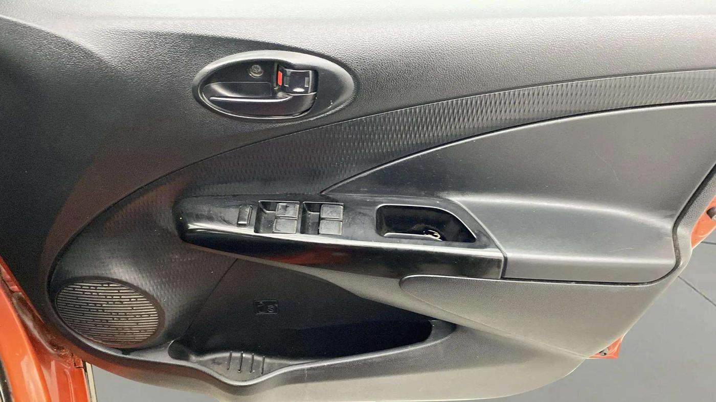 2014 Toyota Etios CROSS 1.4 GD, Diesel, Manual, 1,22,404 km, Driver Side Door Panels Control
