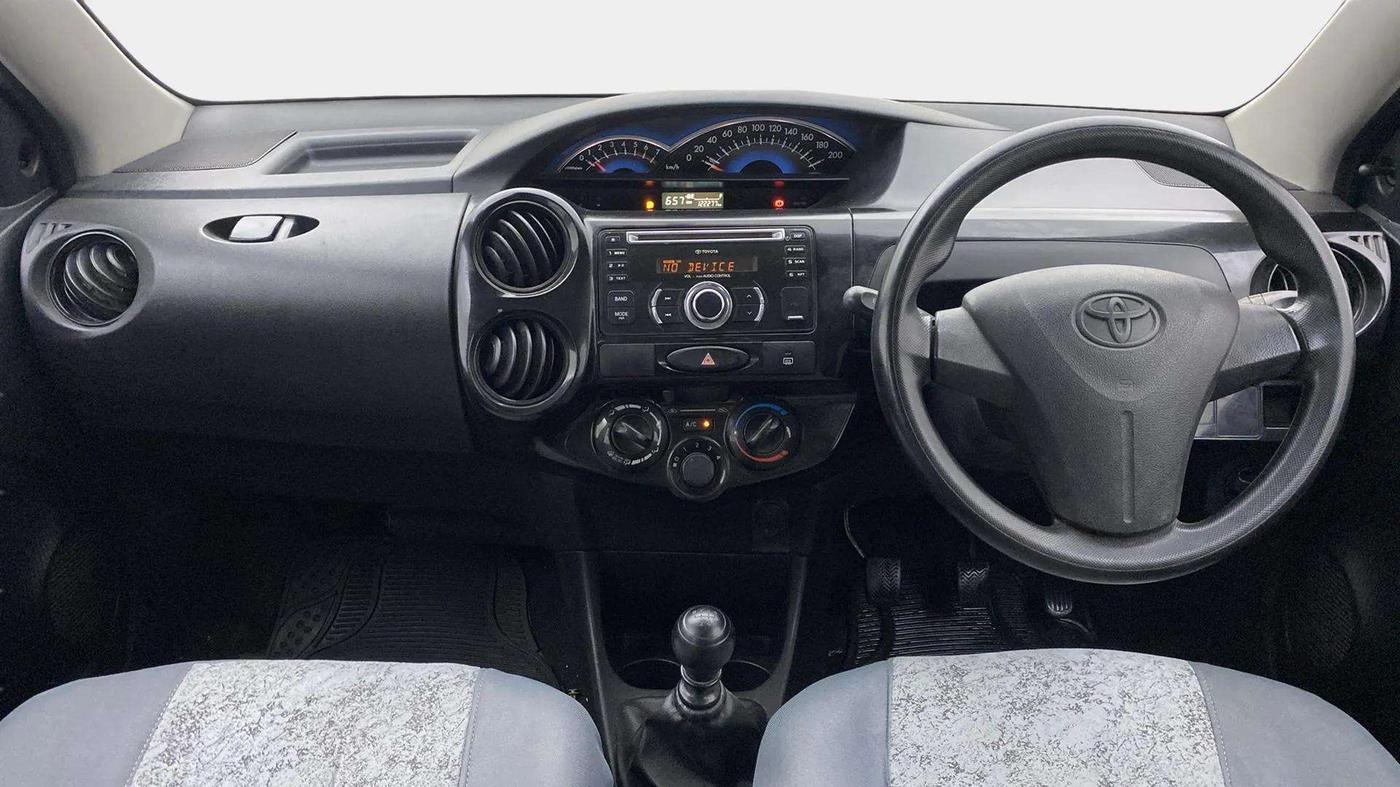 2014 Toyota Etios CROSS 1.4 GD, Diesel, Manual, 1,22,404 km, Dashboard