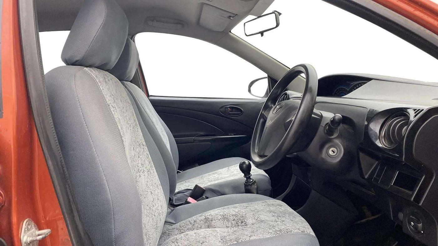 2014 Toyota Etios CROSS 1.4 GD, Diesel, Manual, 1,22,404 km, Right Side Front Door Cabin