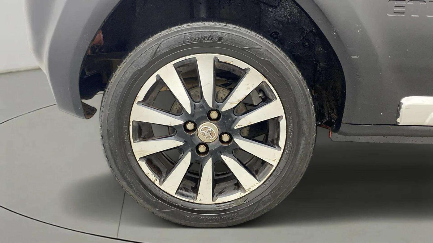 2014 Toyota Etios CROSS 1.4 GD, Diesel, Manual, 1,22,404 km, Right Rear Wheel
