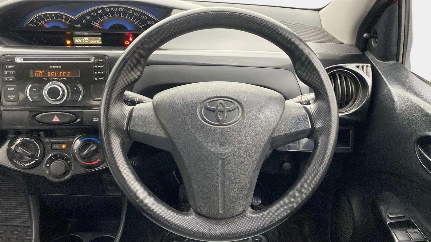 2014 Toyota Etios CROSS 1.4 GD, Diesel, Manual, 1,22,404 km, Steering Wheel Close Up
