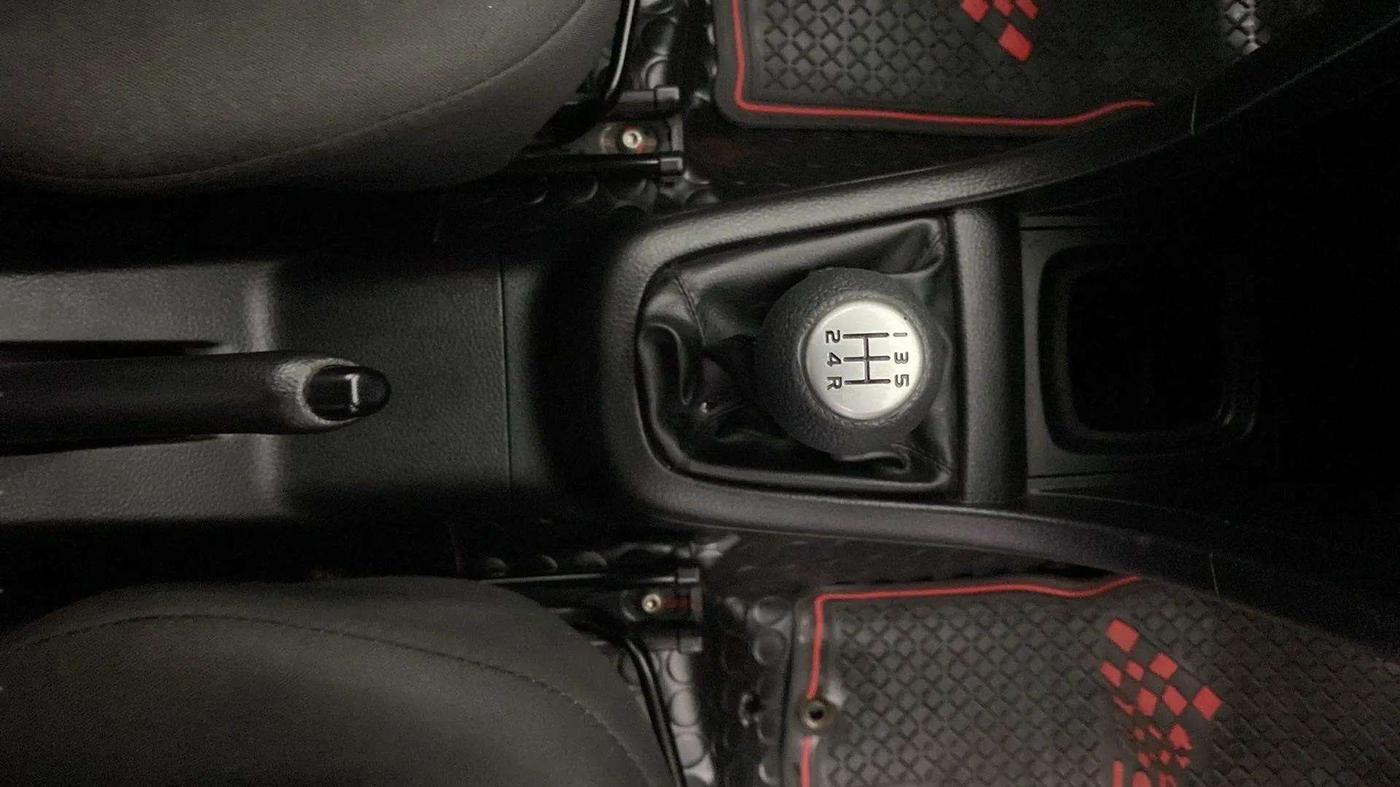 2013 Maruti Swift LXI, Petrol, Manual, 49,536 km, Gear Lever