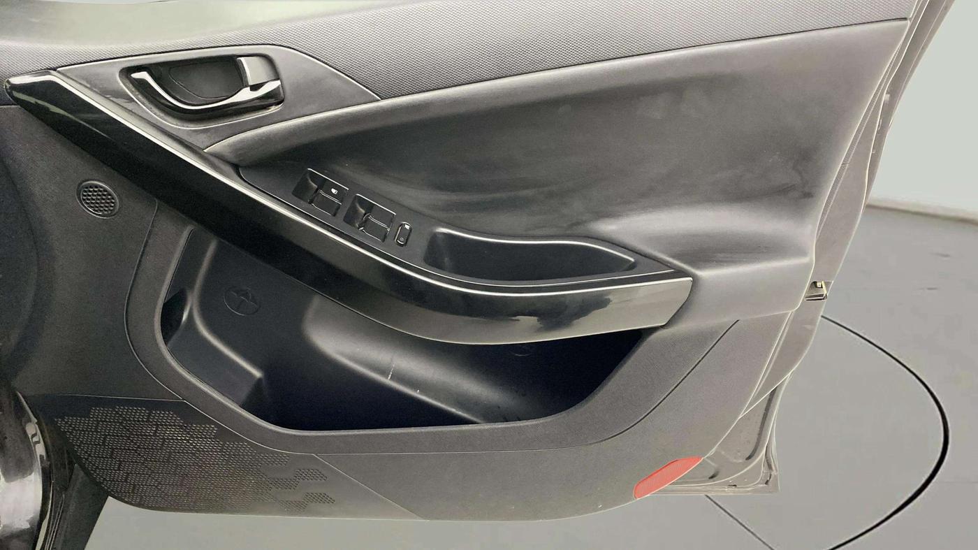 2022 Tata NEXON XZ PLUS (HS) PETROL DARK EDITION, CNG, Manual, 87,496 km, Driver Side Door Panels Control