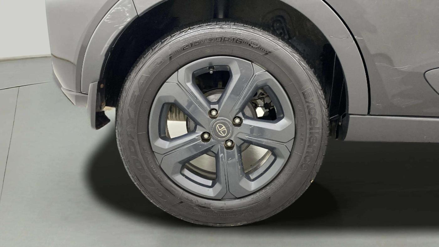 2022 Tata NEXON XZ PLUS (HS) PETROL DARK EDITION, CNG, Manual, 87,496 km, Right Rear Wheel