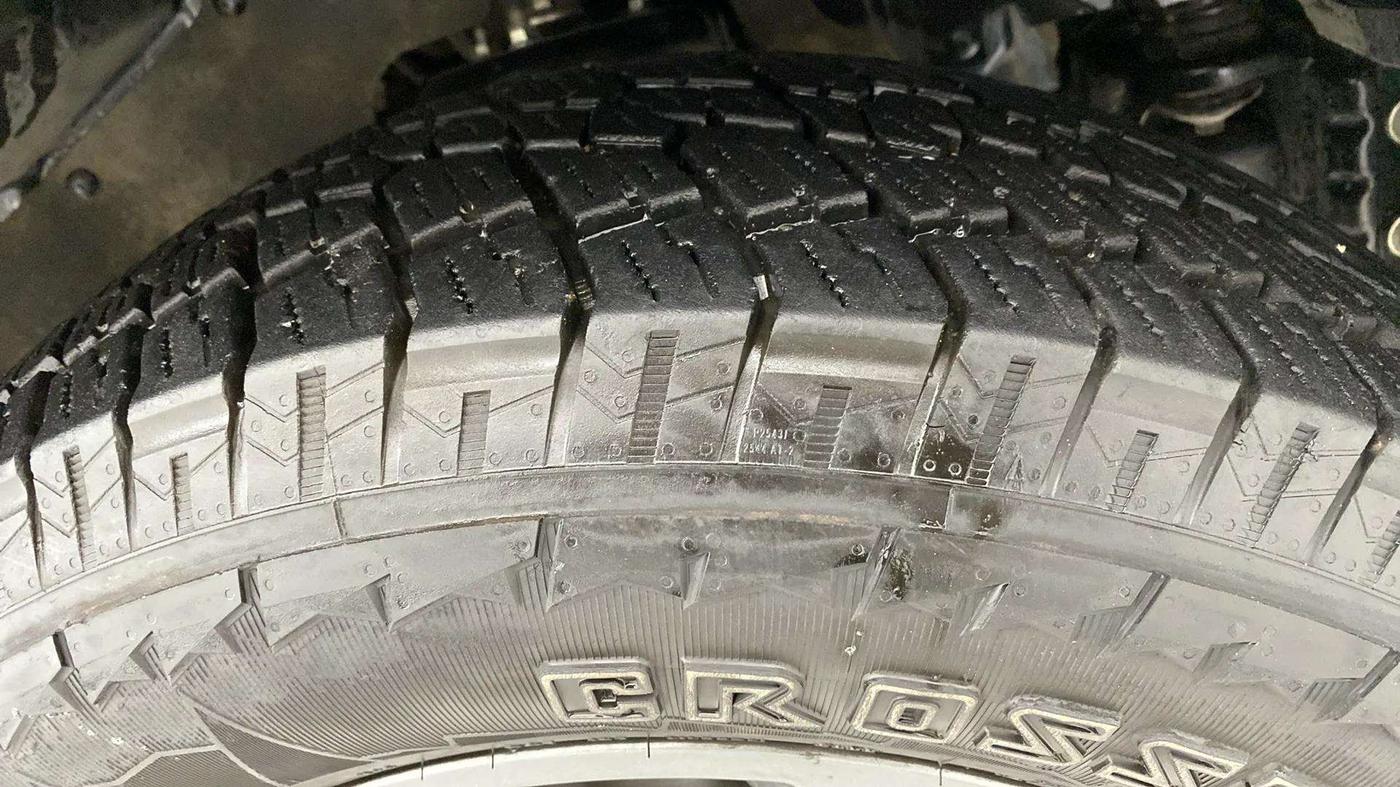 2023 Mahindra Thar LX P 2WD AT HT, Petrol, Automatic, 22,131 km, Right Front Tyre Tread