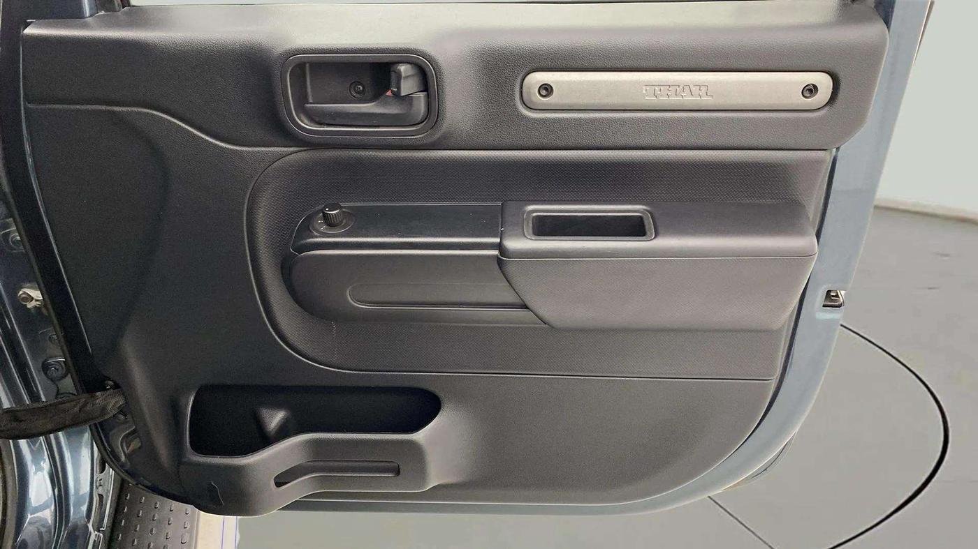 2023 Mahindra Thar LX P 2WD AT HT, Petrol, Automatic, 22,131 km, Driver Side Door Panels Control