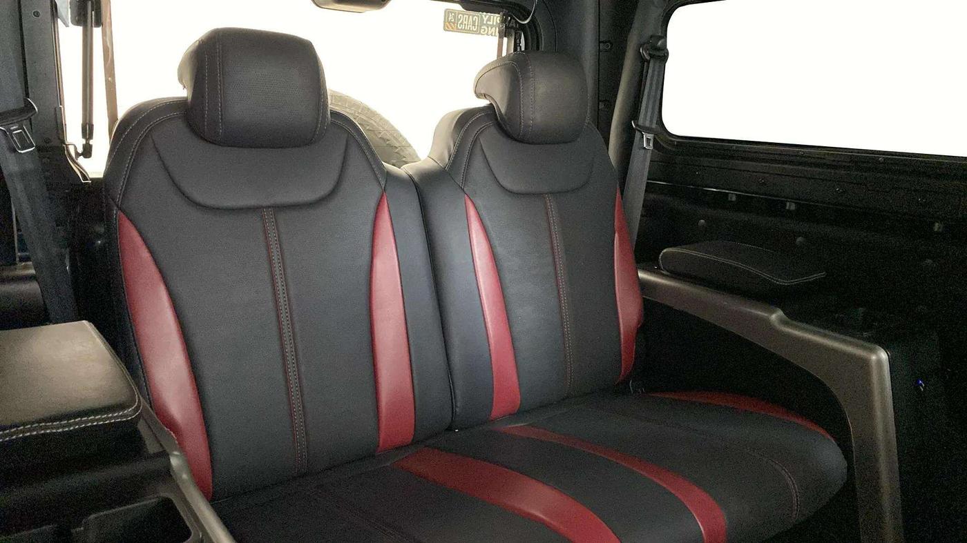 2023 Mahindra Thar LX P 2WD AT HT, Petrol, Automatic, 22,131 km, Right Side Rear Door Cabin